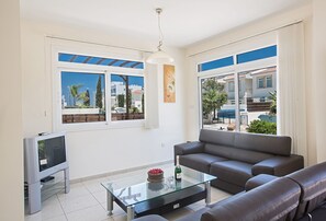 Living area - Beautiful 5 Star Holiday Villa in a Prime Location in Protaras (Protaras)