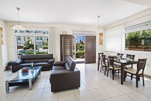 Dining - Beautiful 5 Star Holiday Villa in a Prime Location in Protaras (Protaras)