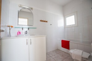 Hair dryer, towels - Beautiful 5 Star Holiday Villa in a Prime Location in Protaras (Protaras)