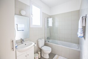 Hair dryer, towels - The Complete Guide to Renting Your Exclusive Holiday Villa in Protaras with Private Pool and Close to the Beach (Protaras)