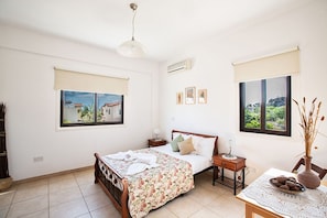4 bedrooms, iron/ironing board, Internet, bed sheets - Luxury Family Villa Near Protaras Attractions – Protaras Villa 1193 (Protaras)