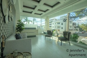 Lobby - Chic City Center Apartment with Rooftop Pool + Gym (Julieta Morales)