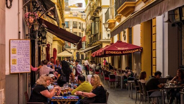 تناول الطعام بالخارج