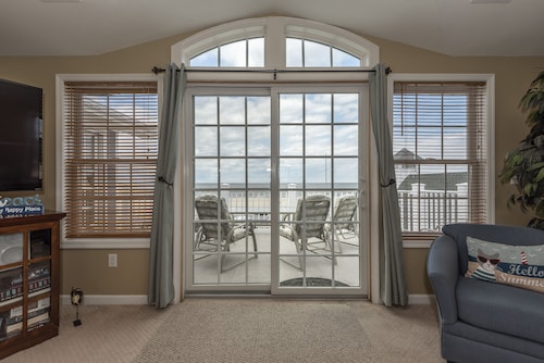 On the Beach - Lux Multi-Family House - Get the best weeks of 2026 Now!