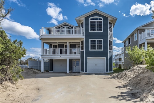 On the Beach - Lux Multi-Family House - Get the best weeks of 2026 Now!