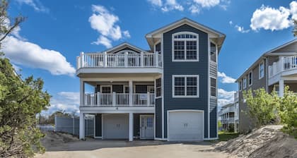 On the Beach - Lux Multi-Family House - Get the best weeks of 2026 Now!