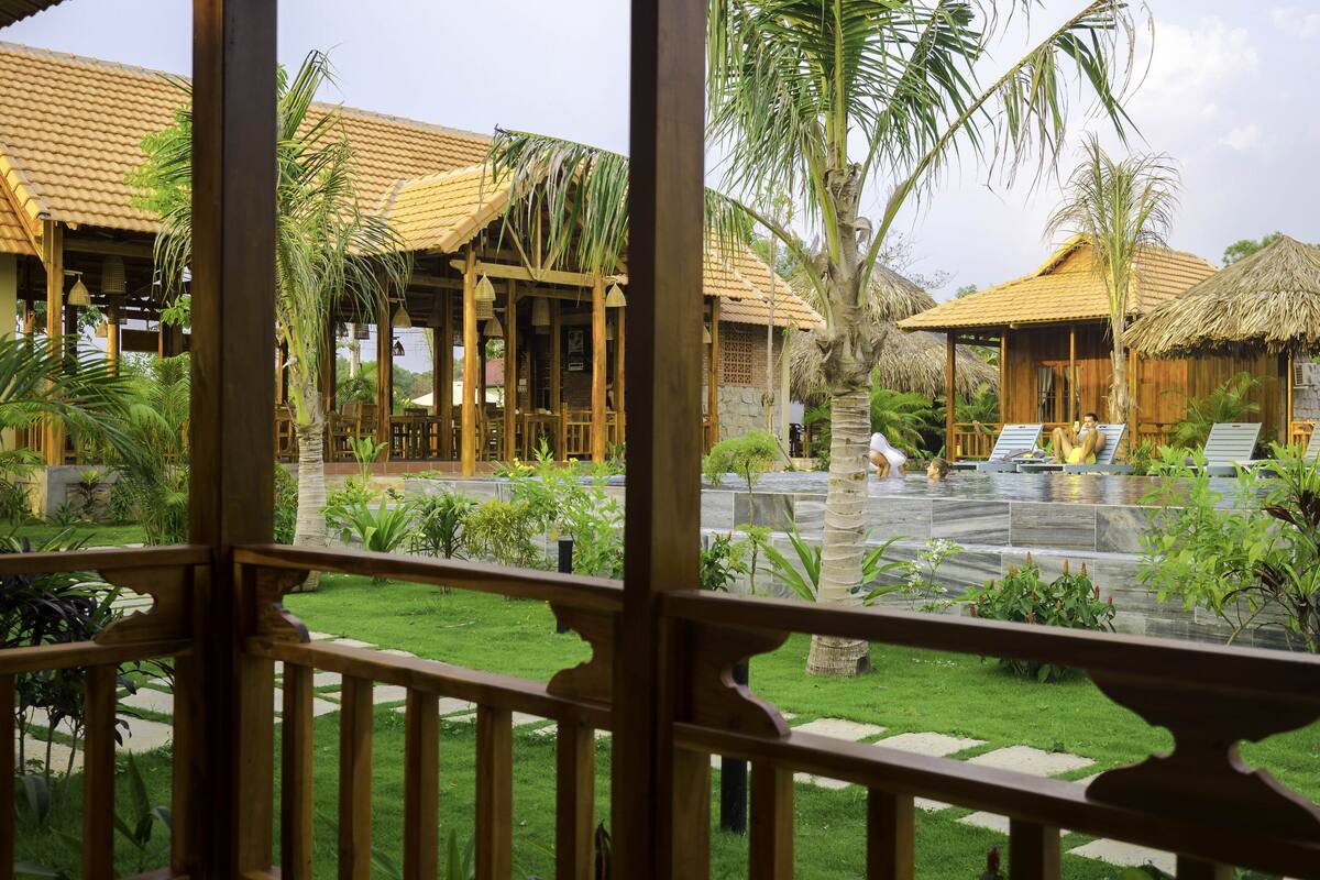 Nhà gỗ Deluxe, quang cảnh hồ bơi | Bộ đồ giường cao cấp, minibar, bàn