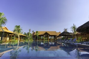 Outdoor pool, free cabanas, pool umbrellas