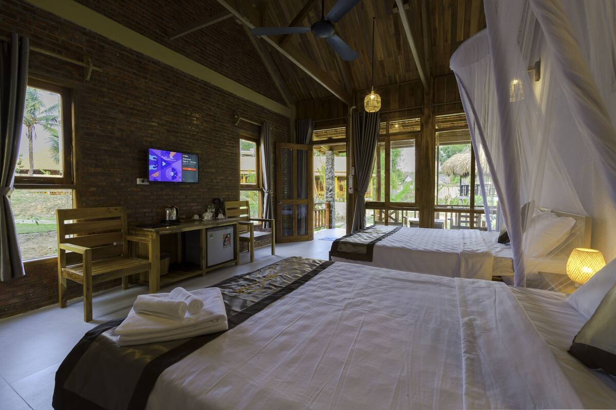Bungalow dành cho gia đình, 1 phòng ngủ, quang cảnh hồ, khu vực vườn | Bộ đồ giường cao cấp, minibar, bàn 