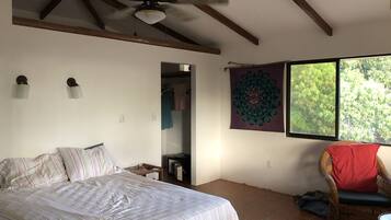 3 bedrooms, in-room safe, desk, free WiFi