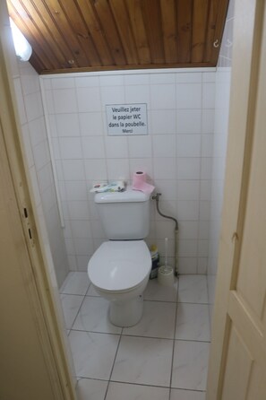 Handtücher, Seife, Toilettenpapier