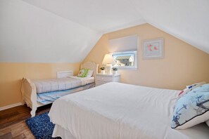 4 bedrooms, iron/ironing board, WiFi, bed sheets