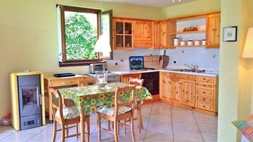 Réfrigérateur, plaque de cuisson, lave-vaisselle, cafetiÚre/bouilloire