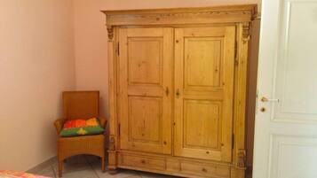 1 chambre, fer et planche Ă repasser, accĂšs Internet