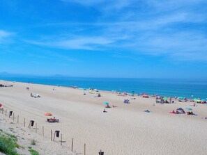 Plage à proximité, chaises longues