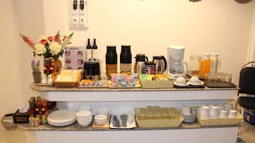 Daily English breakfast (USD 3 per person)