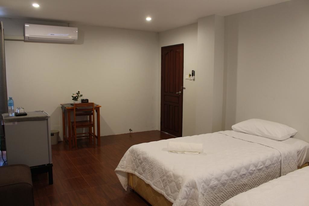 Standard Twin Room, 2 Single Beds, Non Smoking, City View | 1 bedroom, desk, free WiFi