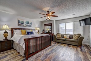 3 makuuhuonetta, silitysrauta/-lauta, vauvan matkasänky, ilmainen Wi-Fi