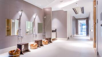 Sauna, tina de hidromasaje y baño de vapor