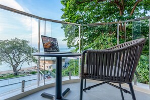 Minibar, safe på rommet, blendingsgardiner og wi-fi (inkludert)