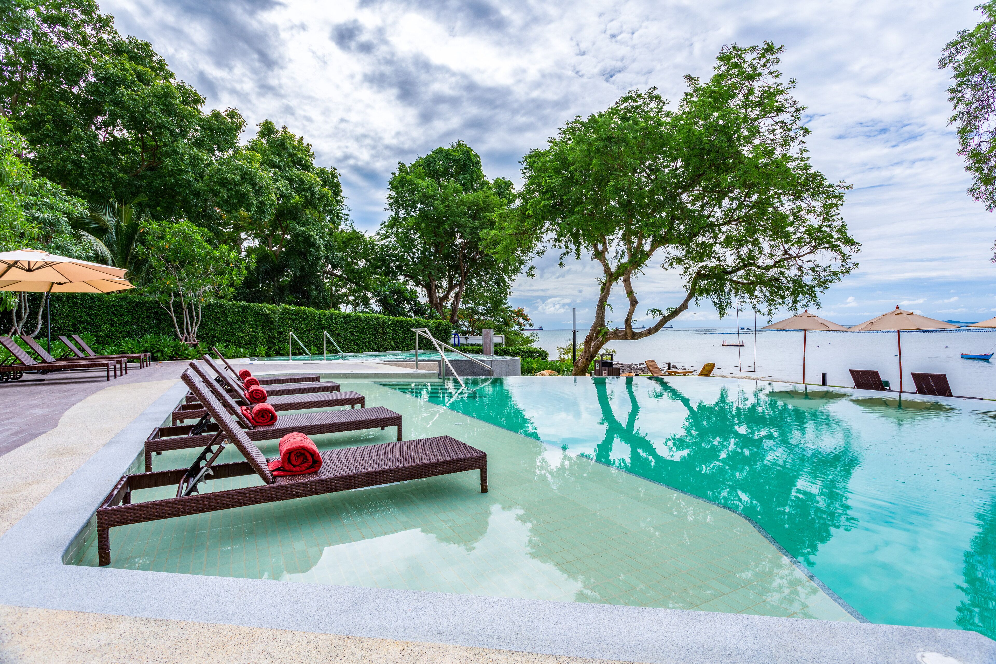 屋外プール、サンラウンジャー