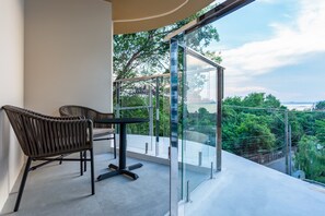 Minibar, in-room safe, blackout curtains, free WiFi - Centara Sonrisa Residences & Suites Sriracha (Si Racha)