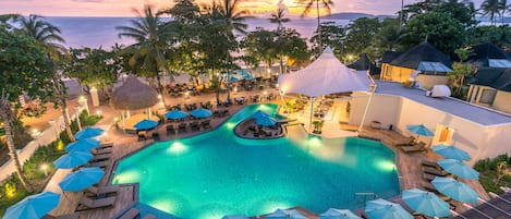 2 piscines extérieures