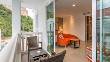 Family Residence King | In-room safe, desk, blackout curtains, iron/ironing board