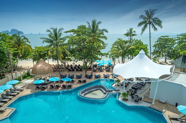 2 outdoor pools