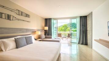 Premier-rum - 1 kingsize-säng | Värdeförvaringsskåp på rummet, skrivbord och mörkläggningsgardiner