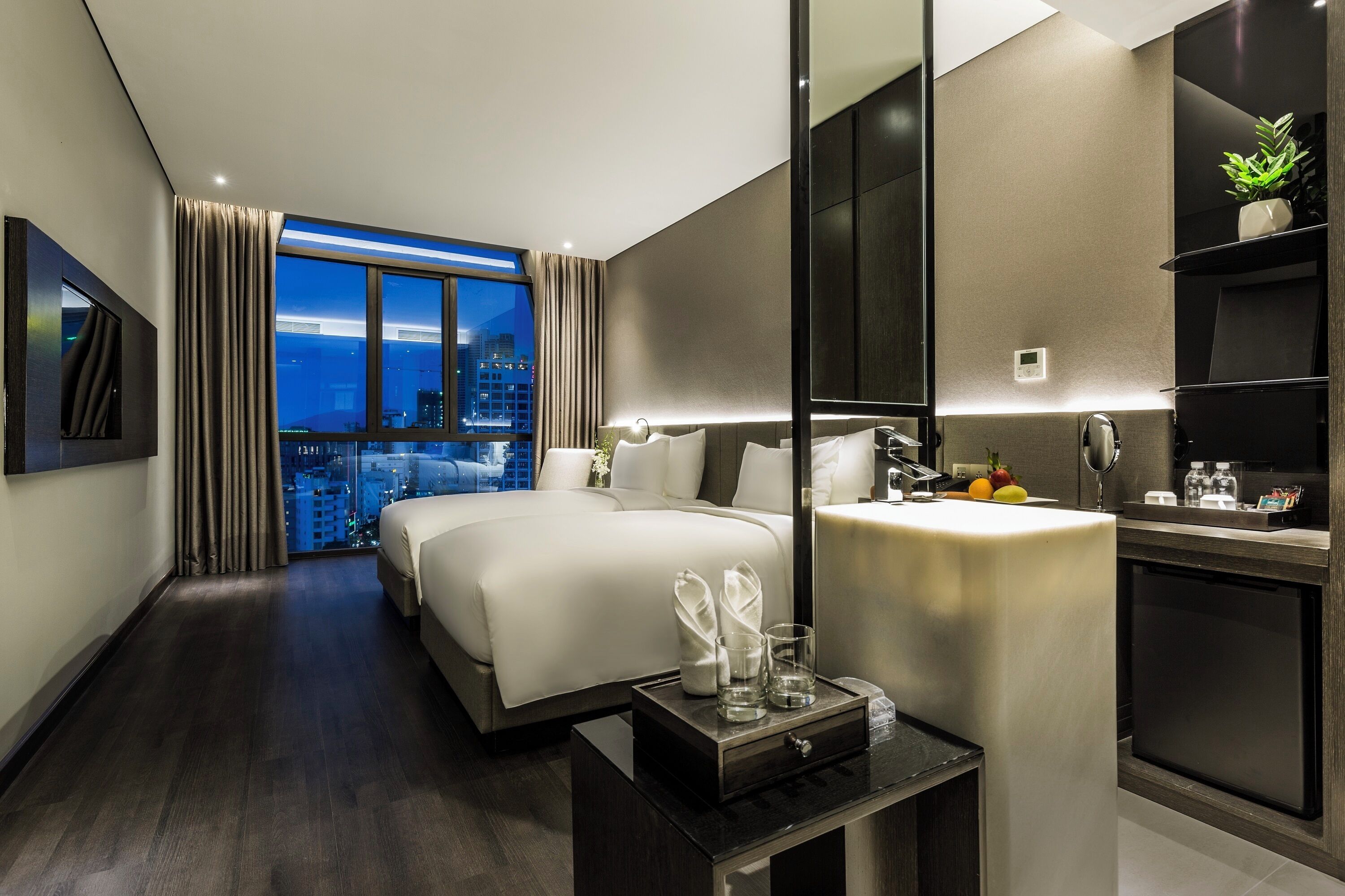 Premier Twin Room - High Floor | Minibar, in-room safe, individually furnished, soundproofing