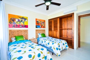 2 quartos, acesso à internet, roupa de cama