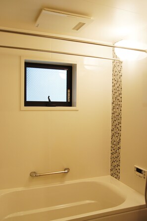 Maison en rangée Deluxe, Plusieurs lits | Salle de bain | Baignoire profonde, douche cascade, articles de toilette (gratuits)