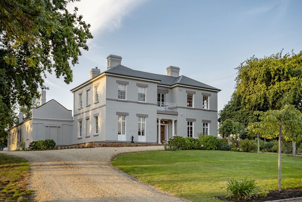 Front of property - Prospect Country House (Richmond)