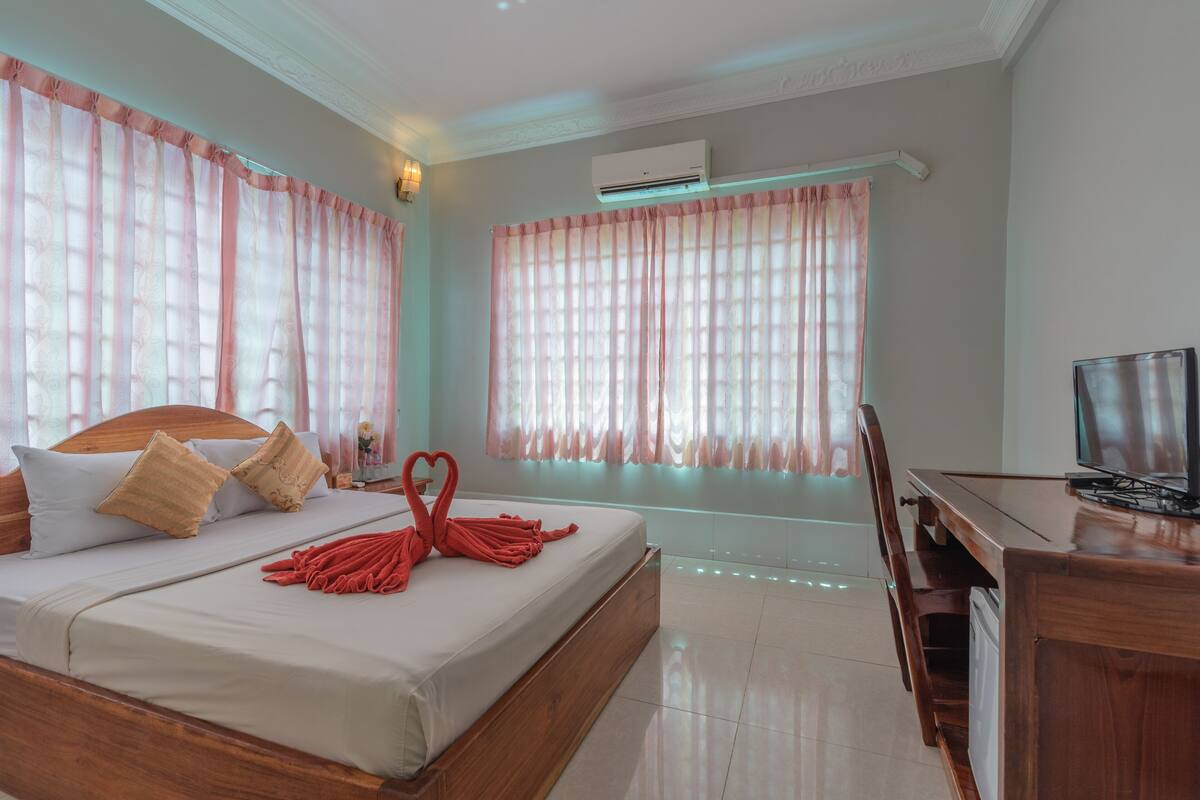 Minibar, in-room safe, desk, blackout curtains