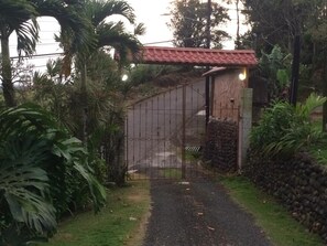 Property entrance - Hotel Brisas Del Volcán Platanar (Quesada)
