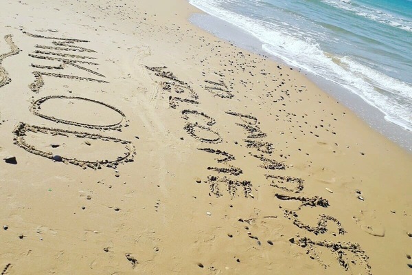 Una spiaggia nelle vicinanze