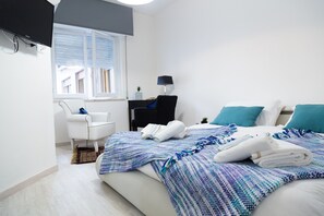 2 bedrooms, desk, iron/ironing board, WiFi
