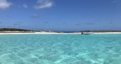 RemodelĂ© 2019 - Ătapes vers l'ocĂ©an + piscine de 30 pieds, emplacement central de White Sound