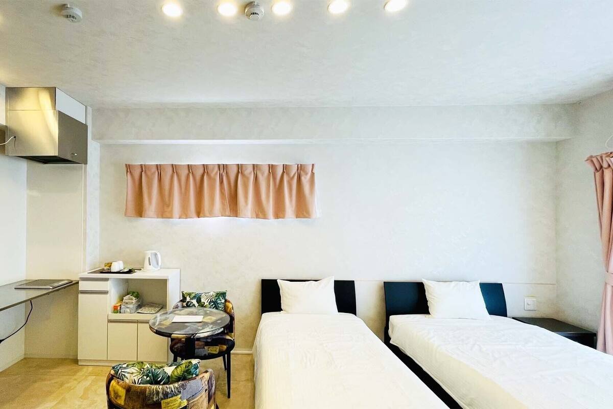 Wi-Fi gratuit, décoration personnalisée, draps fournis