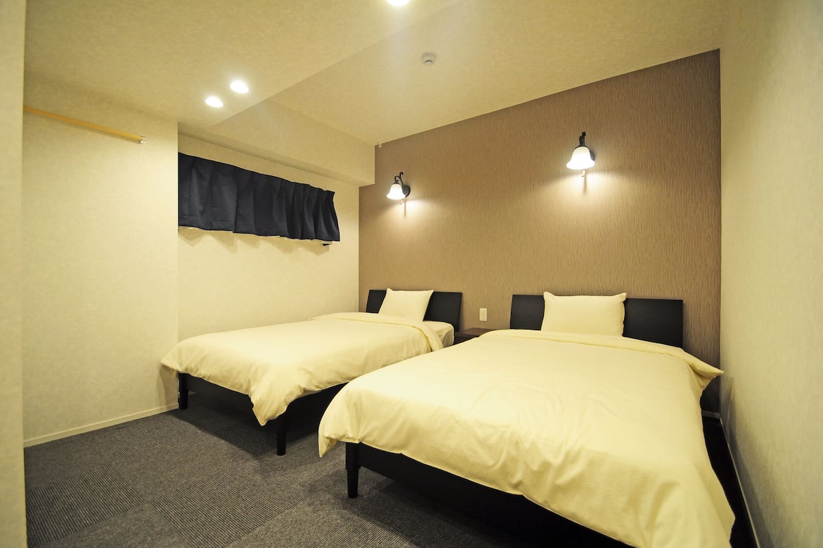 Habitación con 2 camas individuales, para no fumadores (Large) | Decoración personalizada, wifi gratis y ropa de cama