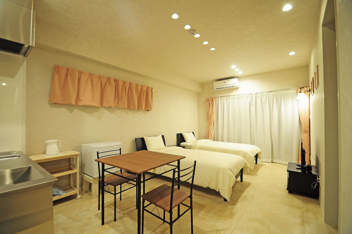 Habitación con 2 camas individuales, para no fumadores (Small) | Decoración personalizada, wifi gratis y ropa de cama