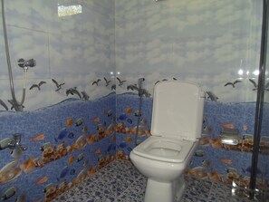 Shower, bidet, towels