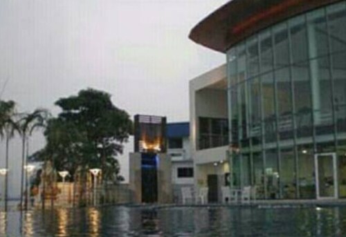 Luxury apartment with sky lounge on Chaopraya river view&Bangkok panorama view.