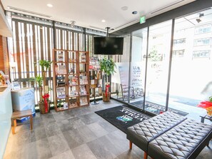 Interior entrance - HOTEL LiVEMAX Asakusabashi-Eki Kitaguchi (Tokyo)