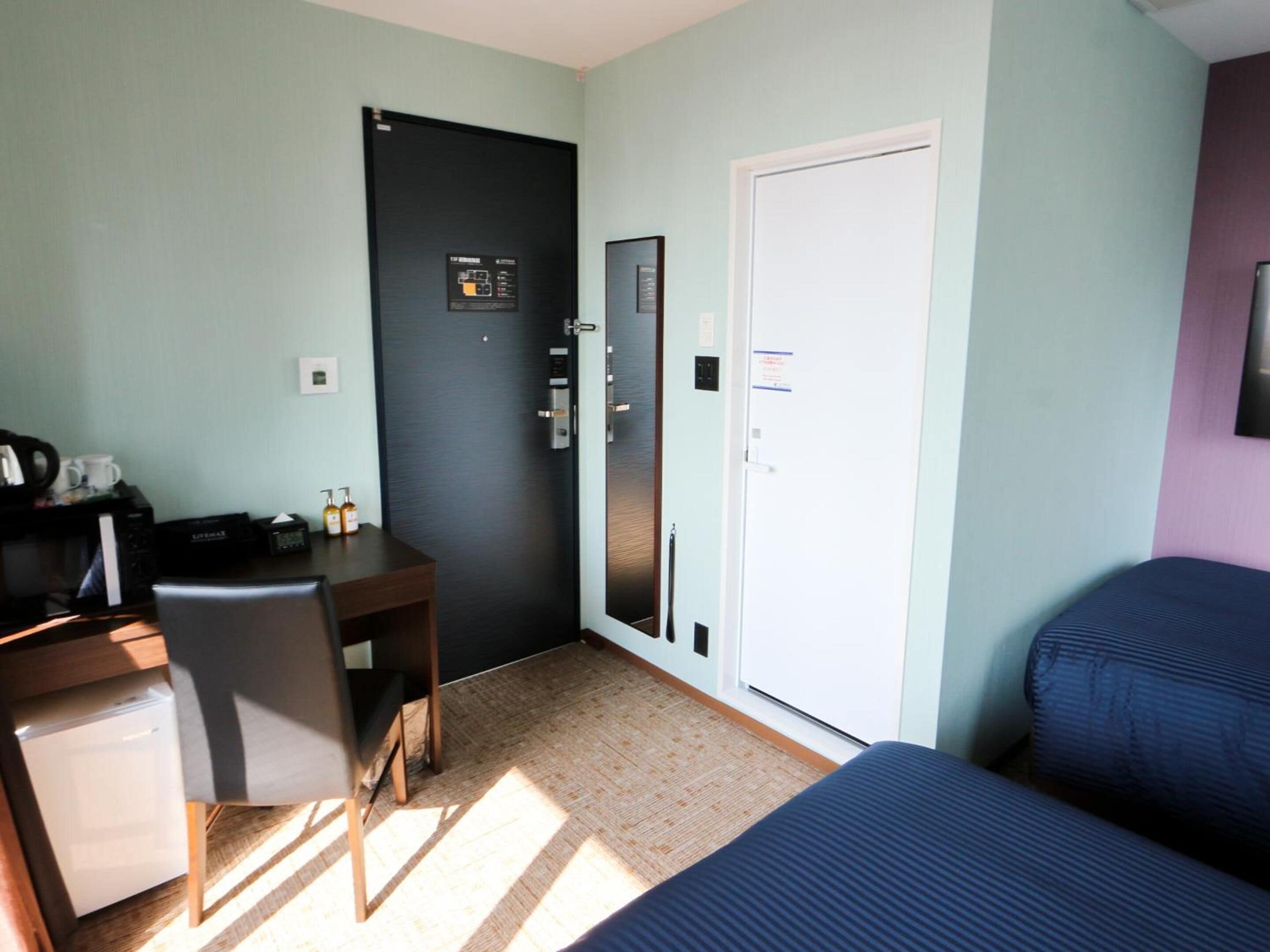 twin room, non smoking | desk, laptop workspace, blackout curtains, free wifi
