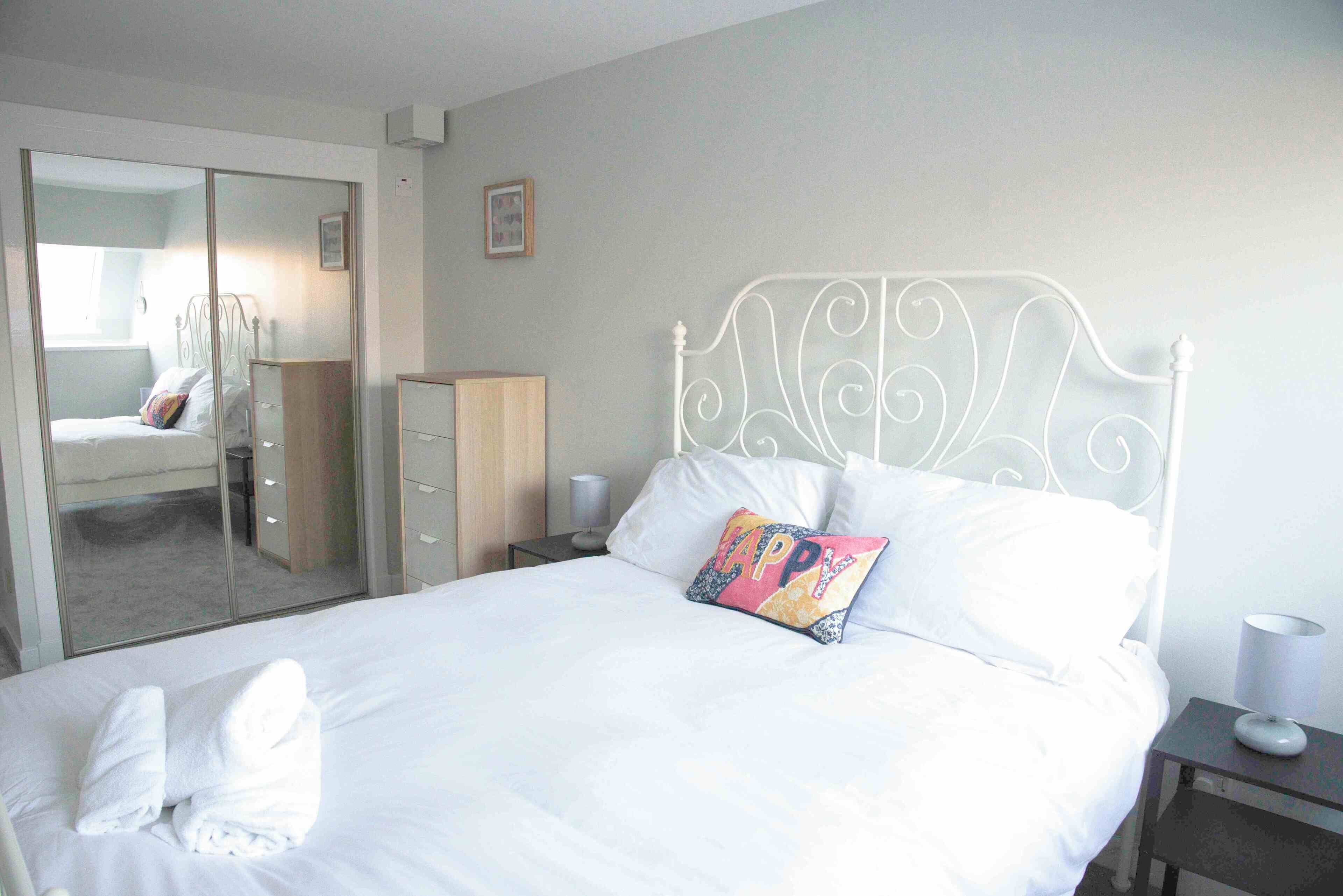 2 bedrooms, desk, iron/ironing board, free WiFi
