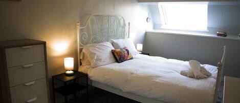 2 bedrooms, desk, iron/ironing board, travel cot