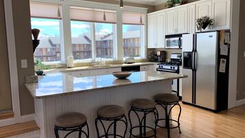 冰箱、微波炉、烤箱、炉灶