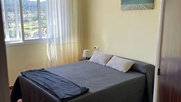 3 chambres, fer et planche à repasser, Wi-Fi gratuit, draps fournis